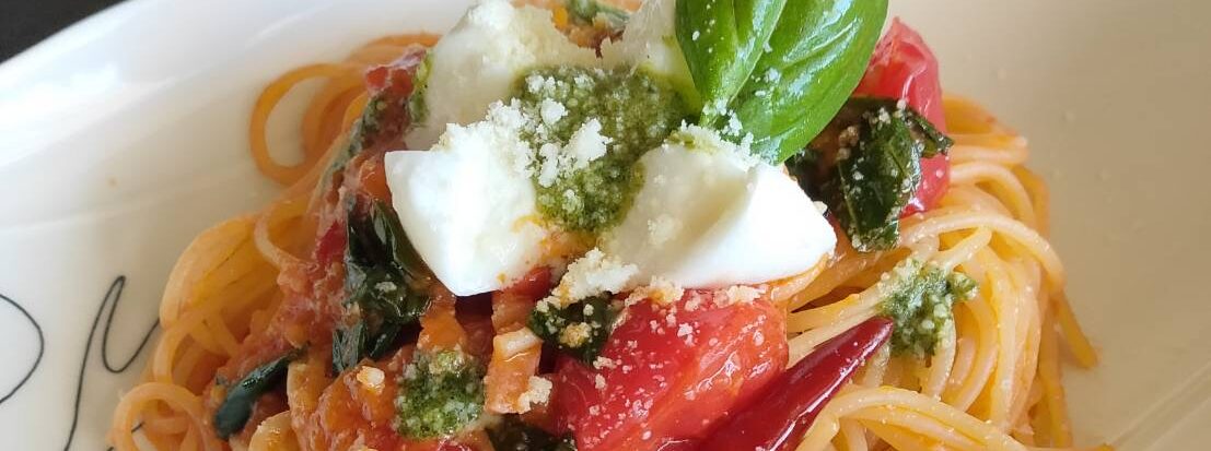 【夏季期間限定】バジルとモッツァレラチーズのトマトパスタ